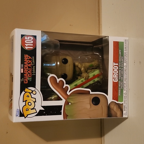 Funko Pop Groot No. 1105 Funko Pop Guardians of the Galaxy Holiday Special - Picture 2 of 4